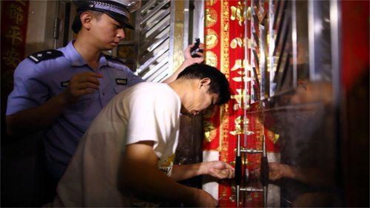 克孜勒苏请开锁师傅开了锁后，师傅